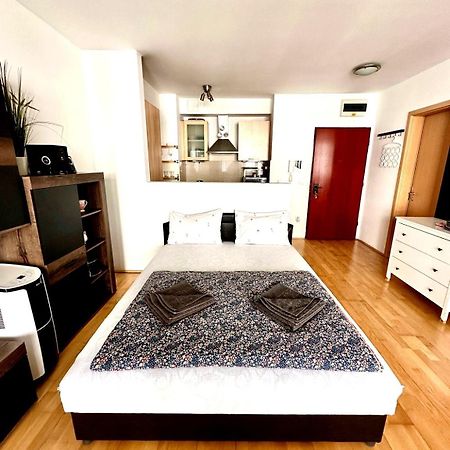 City Center Apartment With Balcony Budapest Esterno foto