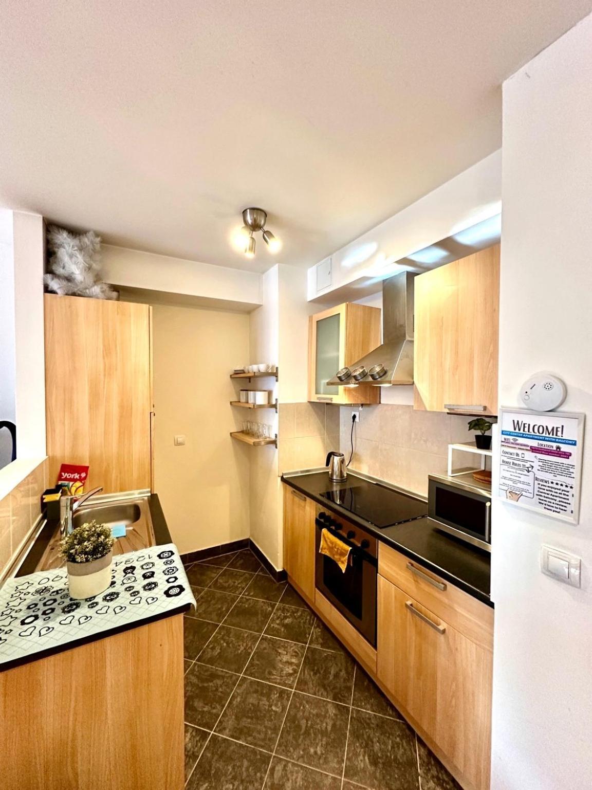 City Center Apartment With Balcony Budapest Esterno foto