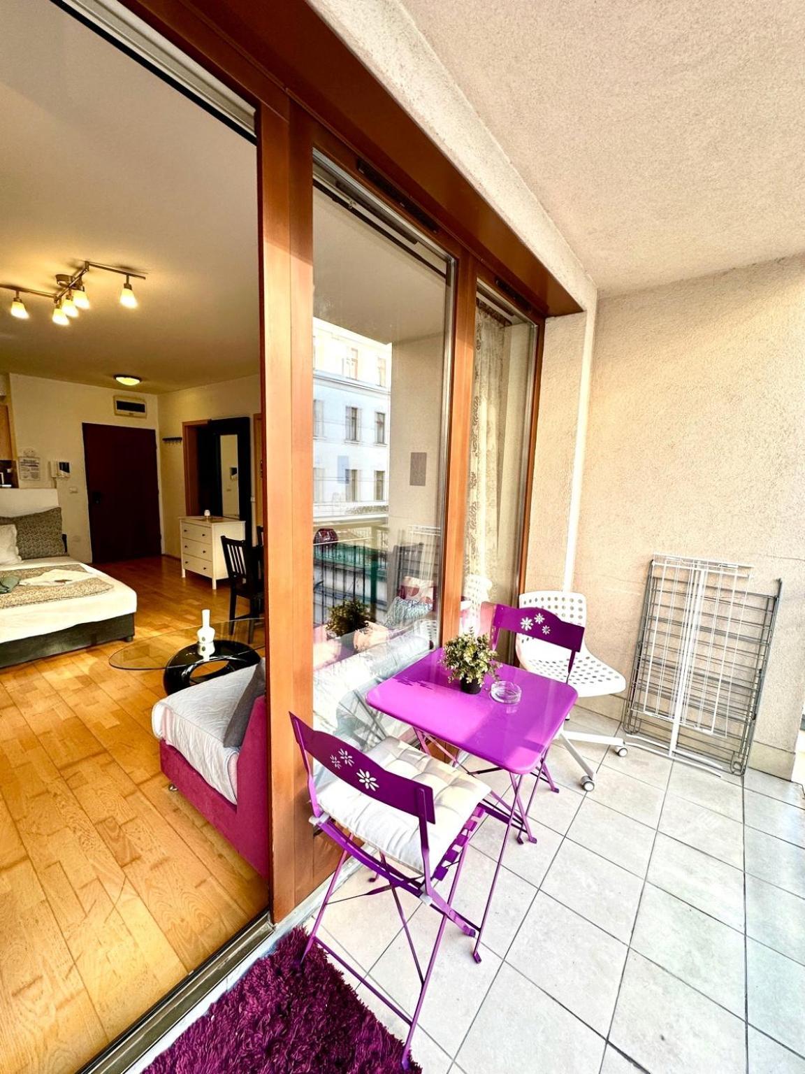 City Center Apartment With Balcony Budapest Esterno foto