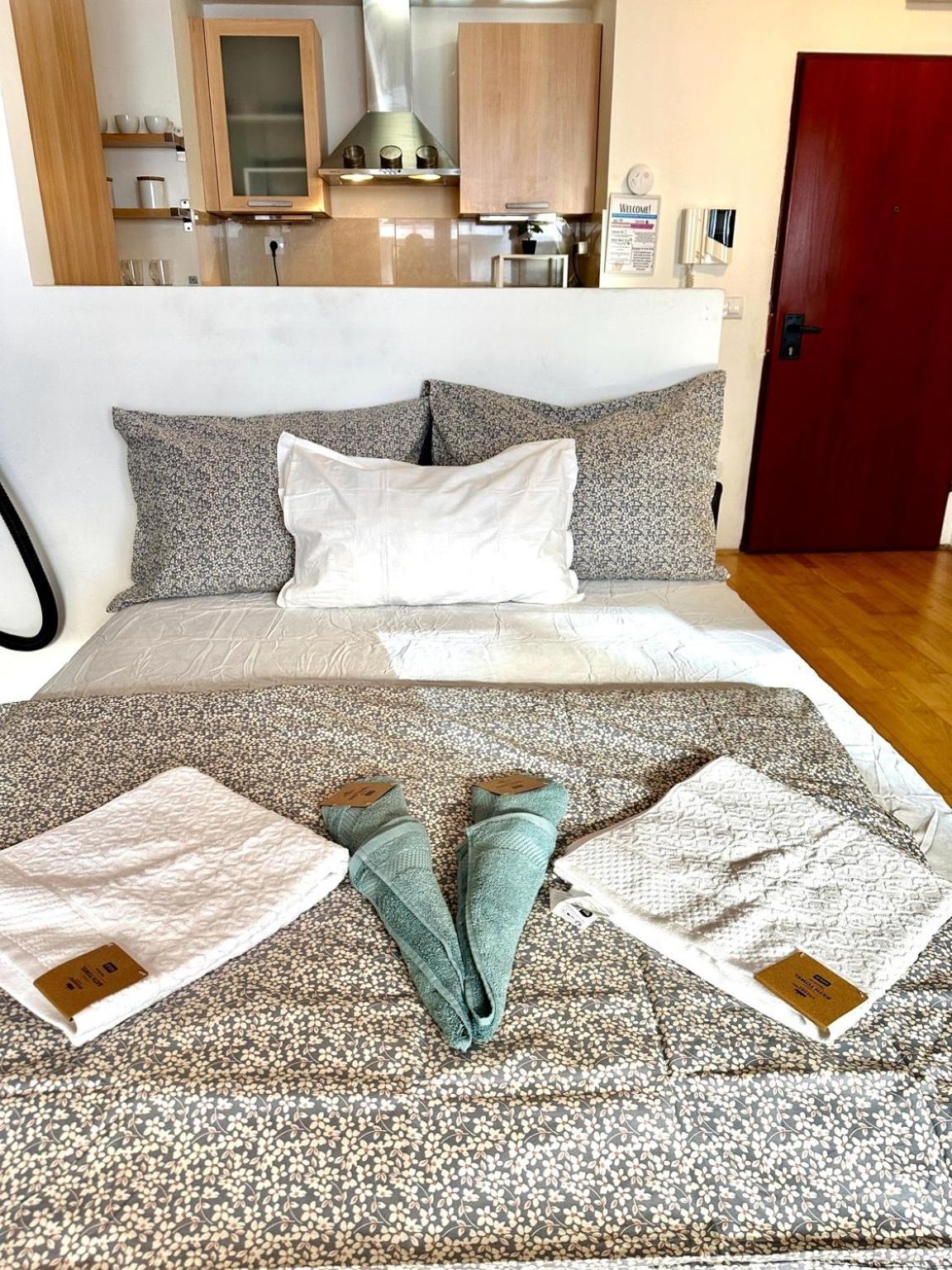 City Center Apartment With Balcony Budapest Esterno foto